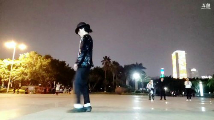我在斗鱼看杰克尔迈克逊直播户外