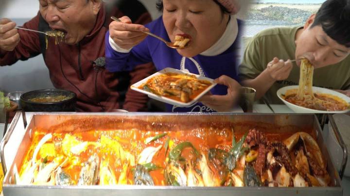 全家一起享用济州岛特色美食猪肉面和海鲜炖带鱼！