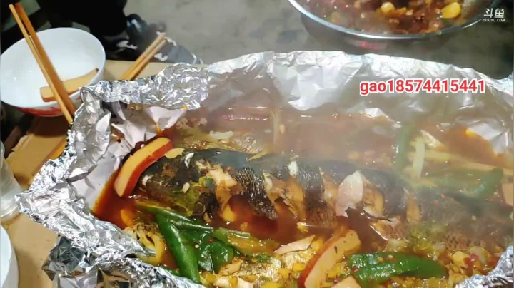 【2020-12-12 21点场】魅力生活i：宵夜:锡纸黑鱼碳烤扇子骨