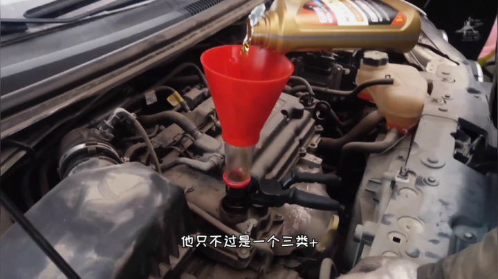 自己动手做个保养。爱唯欧更换机油三滤，小伙伴你学坏了么？