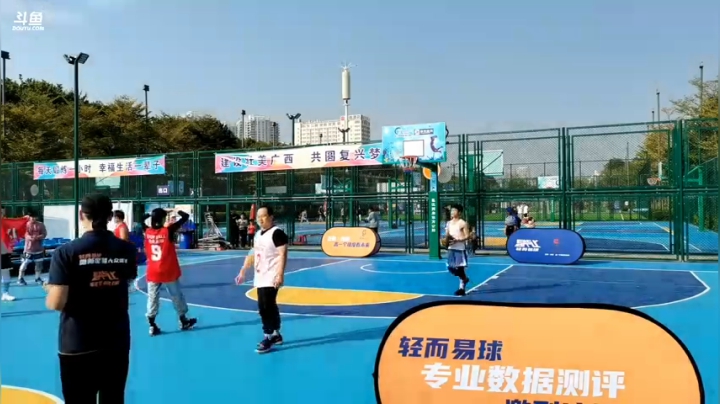 轻而易球全市公测十五场凌铁球场