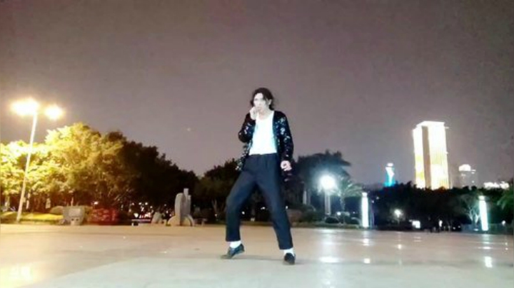 我在斗鱼看杰克尔迈克逊直播户外