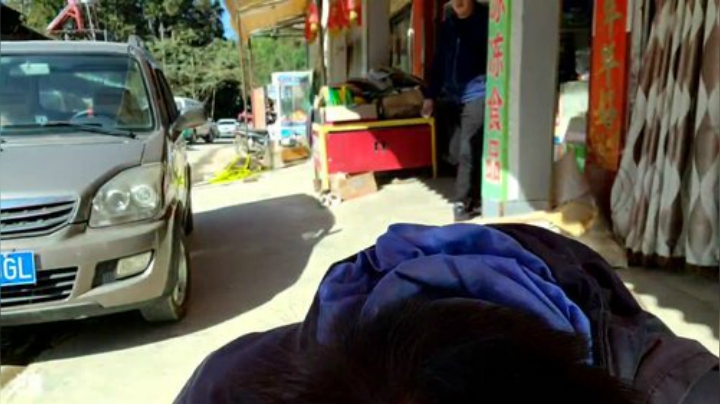 我在斗鱼看叶子户外直播户外
