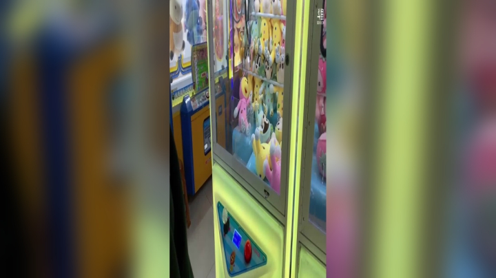 【2020-12-15 12点场】人生若只如初见166：陪兄弟和他女朋友抓娃娃