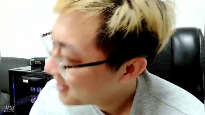 【2020-12-14 22点场】小鱼小鱼吃虾米：这些小姐姐可真可爱