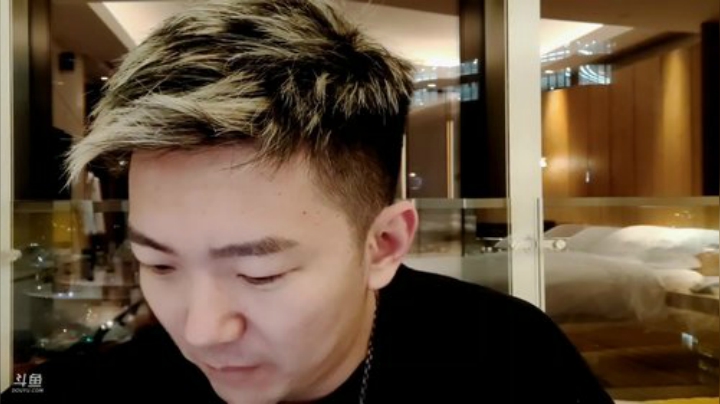 我在斗鱼看JSA丶北京小王哥直播户外