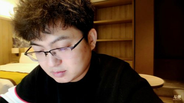 我在斗鱼看火力堂主直播户外