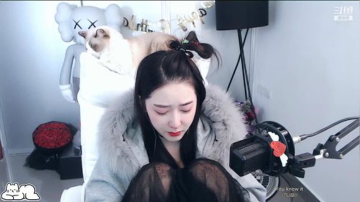 她哭了