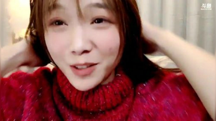 我在斗鱼看百变姑姑肖淑洁直播户外