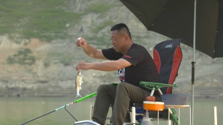 《游钓中国4》第6集 垂钓天堂 避翘钓鲮