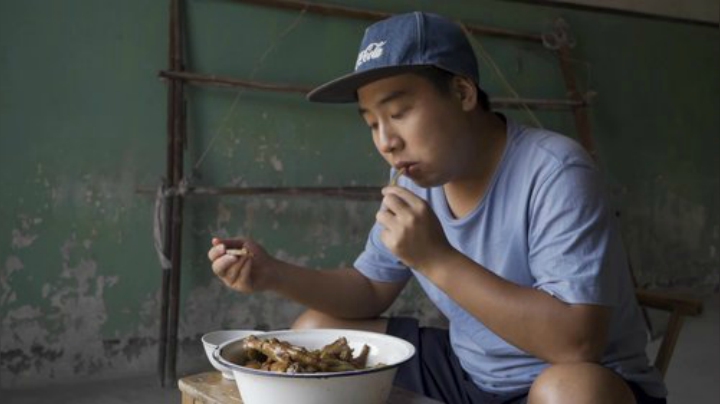 我在斗鱼看YESHI小哥直播美食