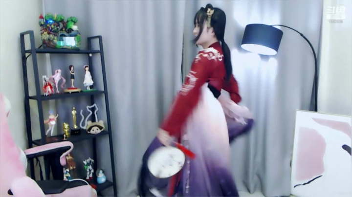 【哈尼九 舞蹈】December-21 22:04