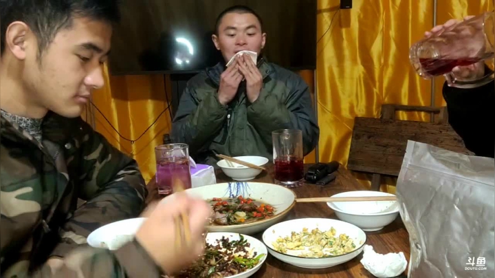 【2020-12-22 20点场】川味箩卜：简单吃点腊肉~