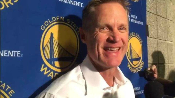 王朝战术教学：互动视频教你勇士最出名的“电梯门”战术