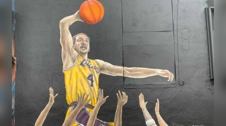 曼巴  卡鲁索 在2K20中的三包数据徽章模型