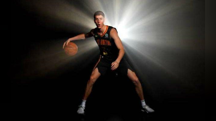 单卡不到1万的贫民汤普森，老鹰后场双子星---凯文.赫尔特