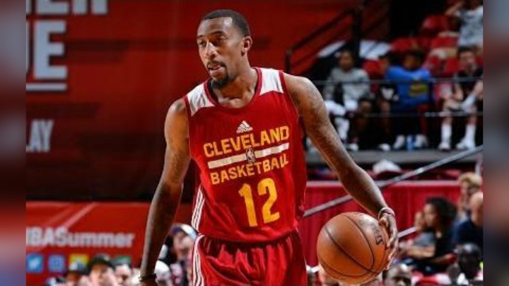 用游戏中速度最慢的外线打2V2是一种什么样的体验？