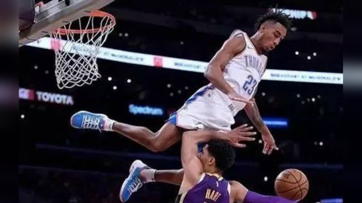 果然叫特伦斯的都很能扣，单卡6000以下最强扣将