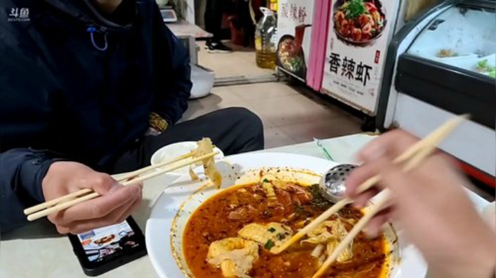 我在斗鱼看叶子户外直播户外