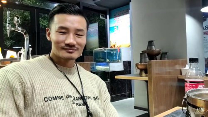 我在斗鱼看黑人毅直播户外