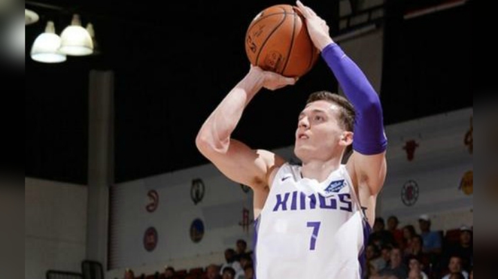 绝杀库里的二年级生--凯尔.盖伊在21中的三包属性