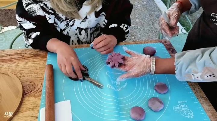 【2020-12-23 13点场】叶子户外：《纪实直播》德宏到西双版纳，梁河县