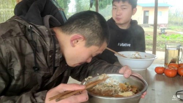 我在斗鱼看川味箩卜直播户外