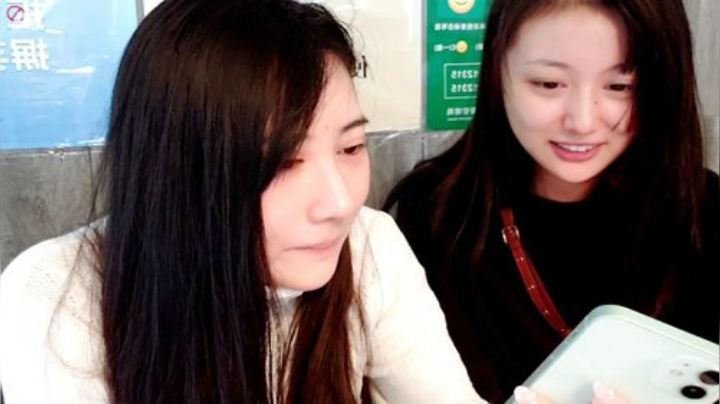 我在斗鱼看XX是个坏女人直播户外