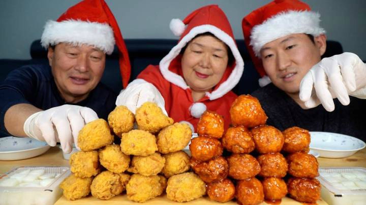 为了庆祝圣诞节，全家一起享用记忆中的炸鸡腿！祝大家圣诞快乐！