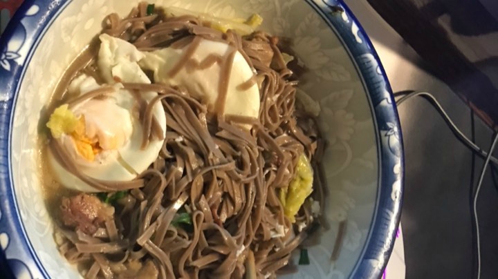 做荞麦鸡蛋牛肉面