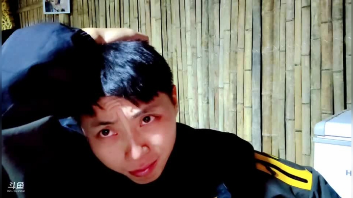 【2020-12-26 21点场】逐梦兄弟：回成都到基地开播