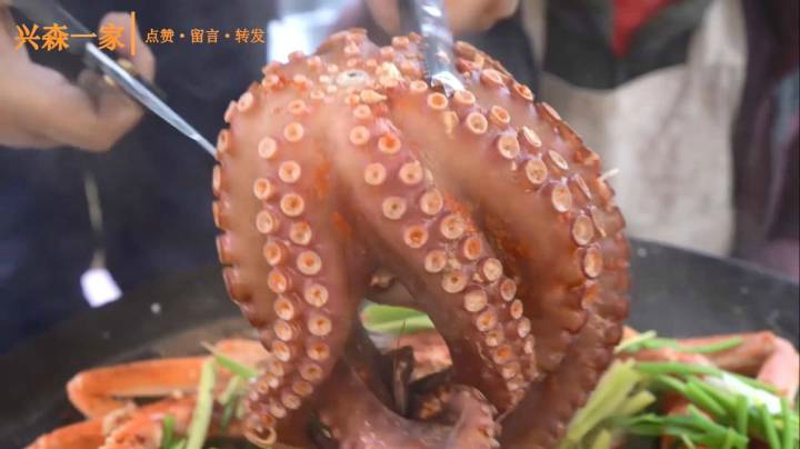 排骨中加入海鲜制成混合海鲜汤，妈妈：简直是皇帝的盛宴！（上）