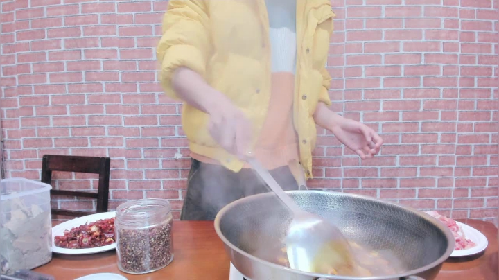 【2020-12-26 20点场】美食老王：干锅辣子鸡，麻辣黄辣丁