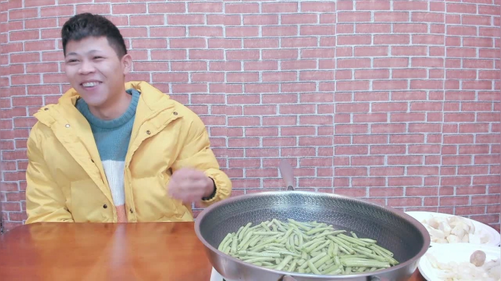 【2020-12-27 20点场】美食老王：芋儿烧鸡，凉拌小菜