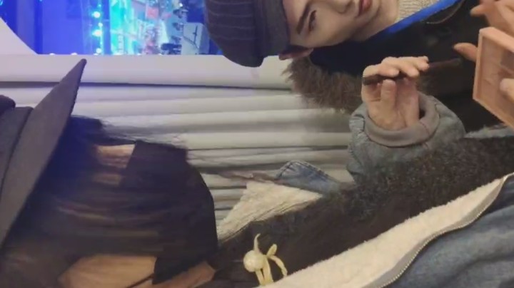 美丽的运营小姐姐给cos化妆