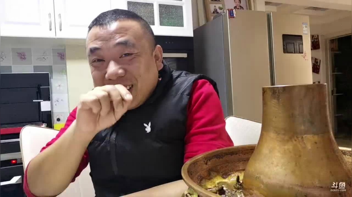 我在斗鱼看主播小黑亮亮直播户外