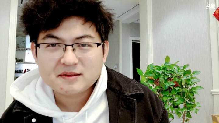 我在斗鱼看火力堂主直播户外