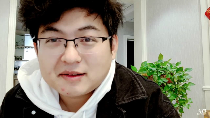 我在斗鱼看火力堂主直播户外