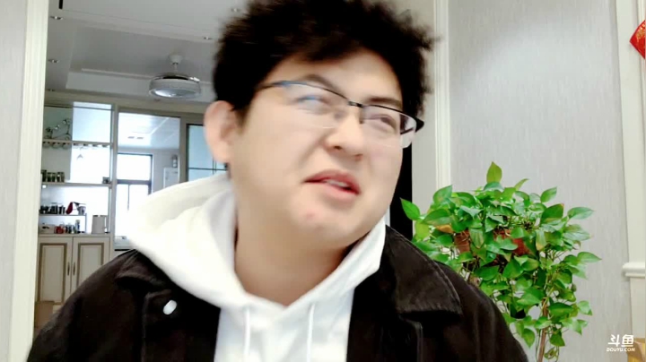 我在斗鱼看火力堂主直播户外