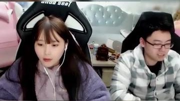 弟弟终于对姐姐出手了
