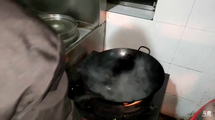 【2021-01-12 21点场】魅力生活i：蒸牛头肉弄银鱼。