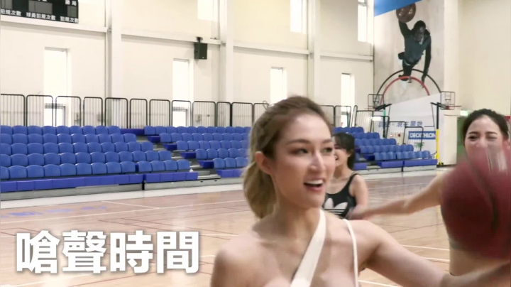 场面激烈一度失控 美女篮球  只有美女才能参加比赛