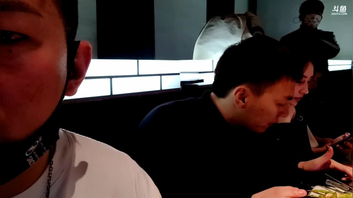 我在斗鱼看JSA丶北京小王哥直播户外