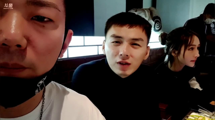 我在斗鱼看JSA丶北京小王哥直播户外