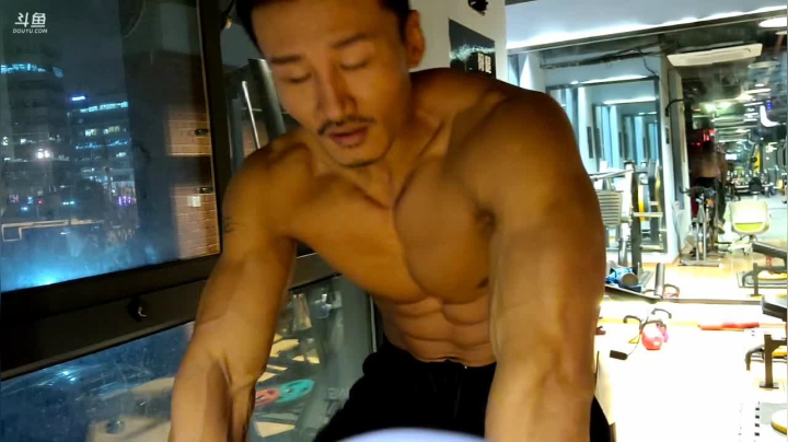 【2021-01-21 18点场】黑人毅：我想吃牛肉火锅了