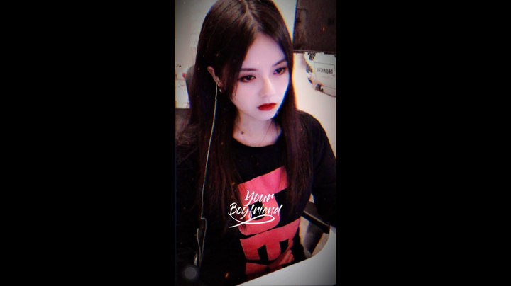（冰铃）听说你们喜欢酷酷的我。为什么不喜欢卖萌的我呢