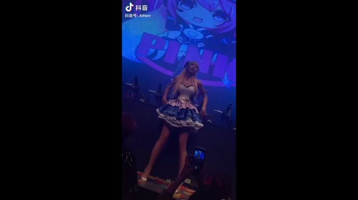 真人COS长腿小姐姐
