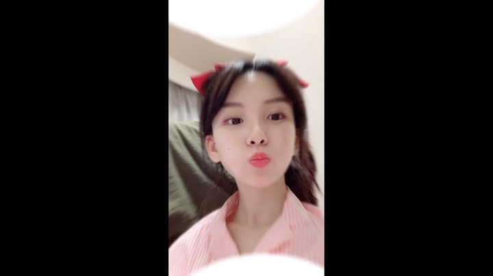 “同一时间，我在想你，你呢？”