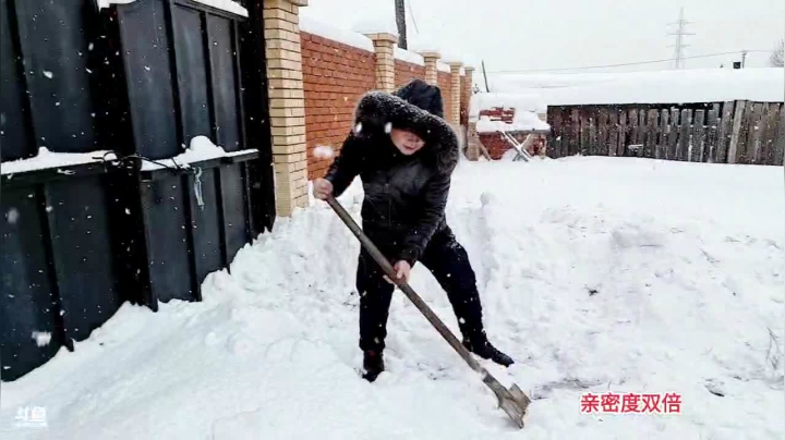 【2021-01-29 15点场】俄罗斯异国风情：先清雪，晚一点室外泳池。