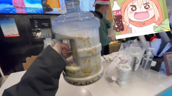 虽然不是第一次干这事了 但被人围观还是有点害羞哈哈 收银小姐姐都蒙了！